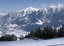 Schneebedeckte Alpen im Winter